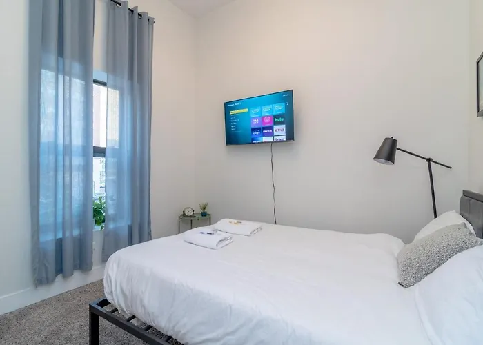 Spacious 3br 420 Friendly Near Mccormick Place, Lakefront And Soldier Field Apartment